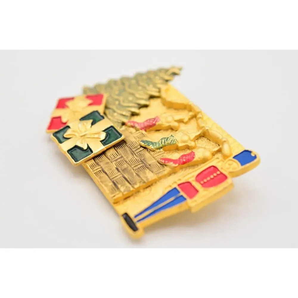 Vintage Christmas Scene Pin Brooch Fireplace Tree Stockings Brushed Gold BinAQ